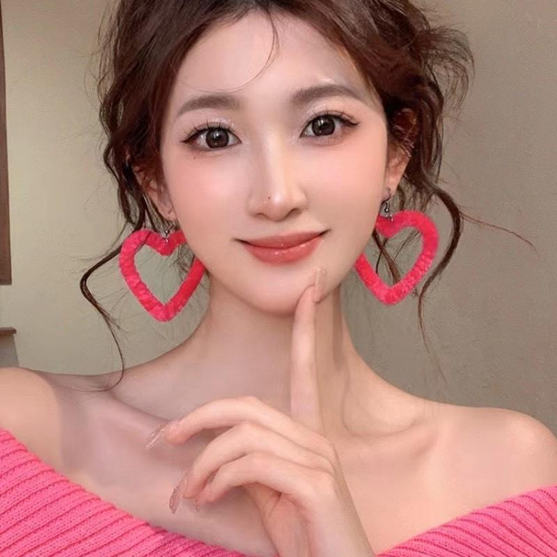 Милые серьги-гвоздики розового цвета в стиле Барби, подчеркивающие лицо, тонкую и большую любовь, плюшевые розово-красные упругие серьги-клипсы