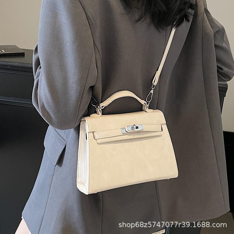 Korean Version of Fashion Niche Design Underarm Kelly Bag Women's 2025 New Early Spring Versatile Shoulder Messenger Bag