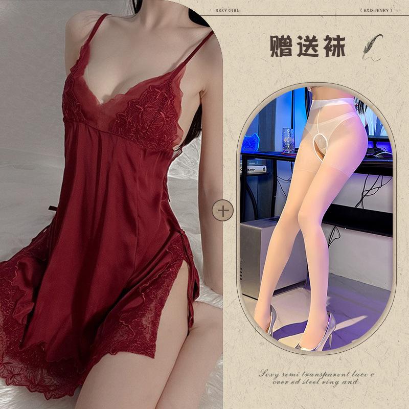 Sexy underwear, small breasts, sexy temptation, convenient suspenders on the bed, no need to take off sleeping clothes, nightgown teasing robe