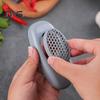 Серая дробилка для чеснока, ручное нажатие, полезная терка для измельчения чеснока, инструмент для приготовления пищи