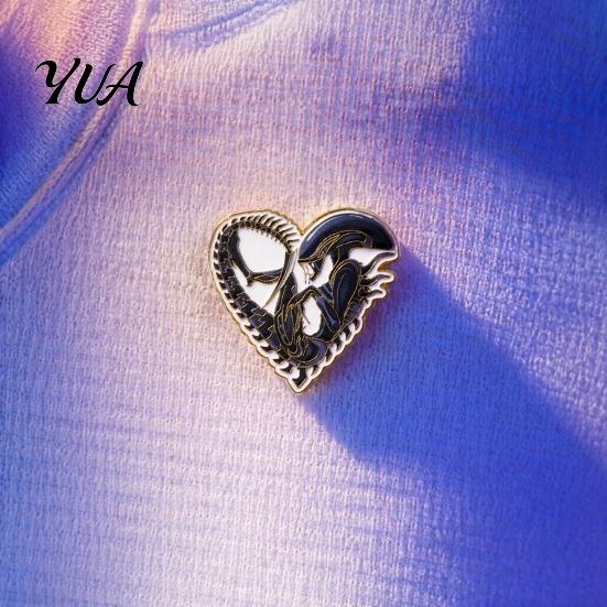 Zinc Alloy Jewelry Love Heart Aliens Badge Brooch, Shape Enamel Lapel Pin, Clothing Jacket Pin Accessories for Daily Wear Parties Dates, Gift