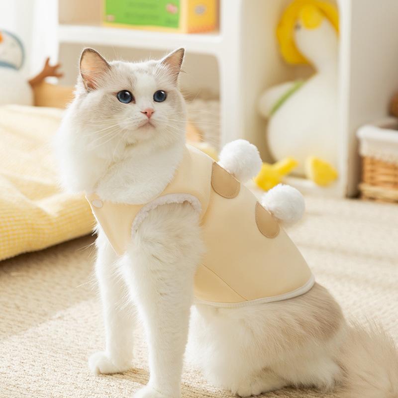 Кошачья одежда зимняя бархатная утепленная теплая жилетка на двух лапах для кошек котят против выпадения шерсти собачья кошачья одежда для питомцев