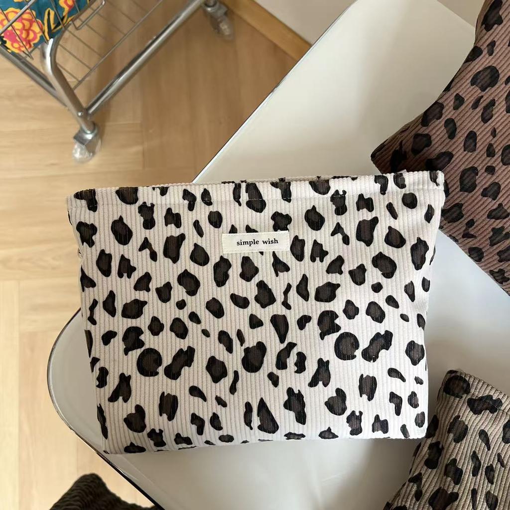Corduroy Retro Leopard Pattern Makeup Bag Lipstick Cosmetic Organizer Zipper Bag Travel Washing and Storage Bag for Women