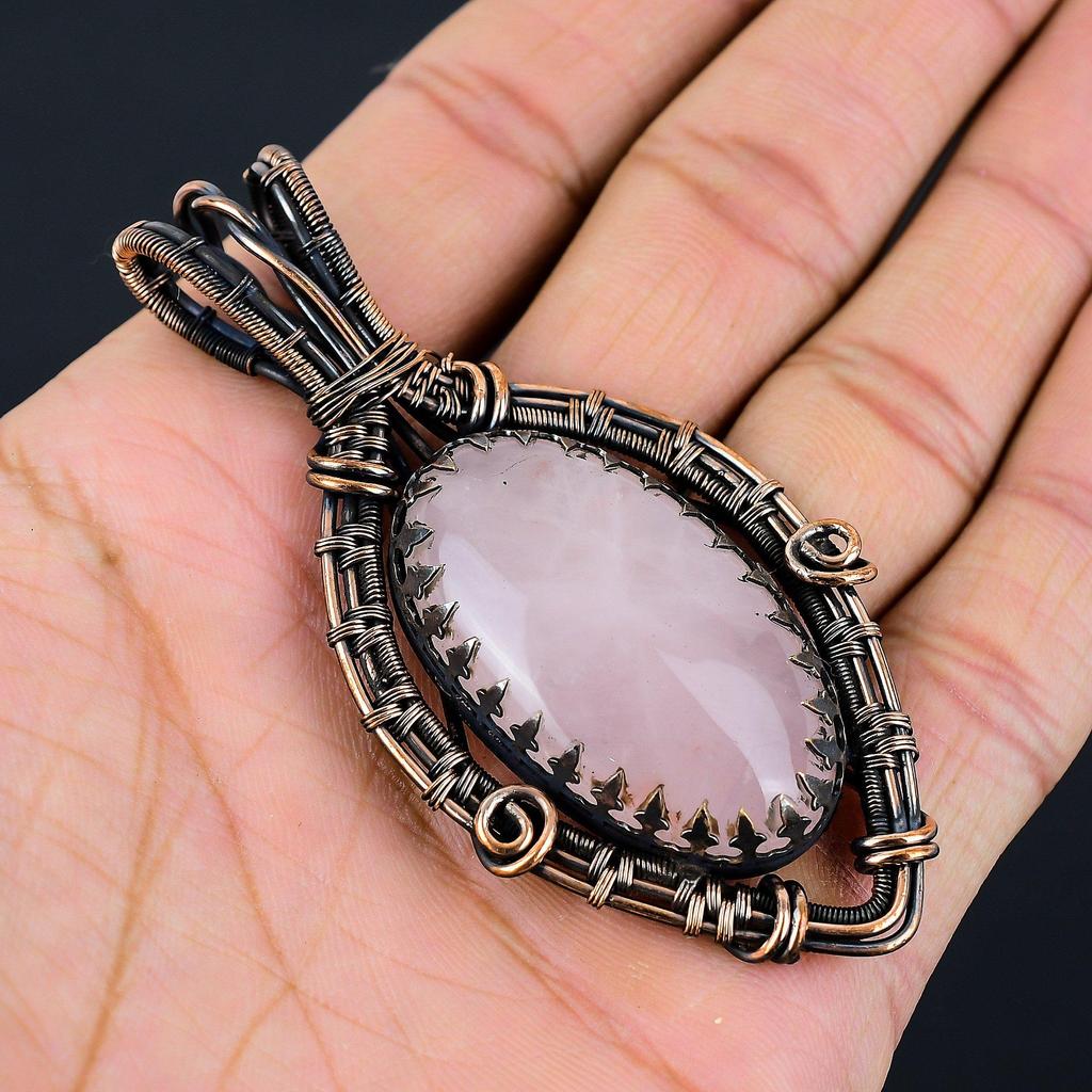 Необычный драгоценный камень из розового кварца, чистая медная проволока, обернутая ювелирными изделиями ручной работы