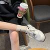 Простые универсальные туфли на толстой подошве высокого класса с увеличенной толстой подошвой белого цвета для женщин 2025 года, новые весенние легкие спортивные туфли в стиле ретро
