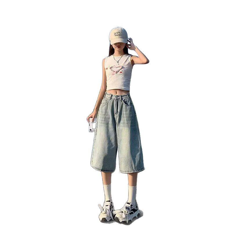 Светло-голубые женские джинсовые шорты широкого кроя - Летний тренд 2025 для фигуры "груша"