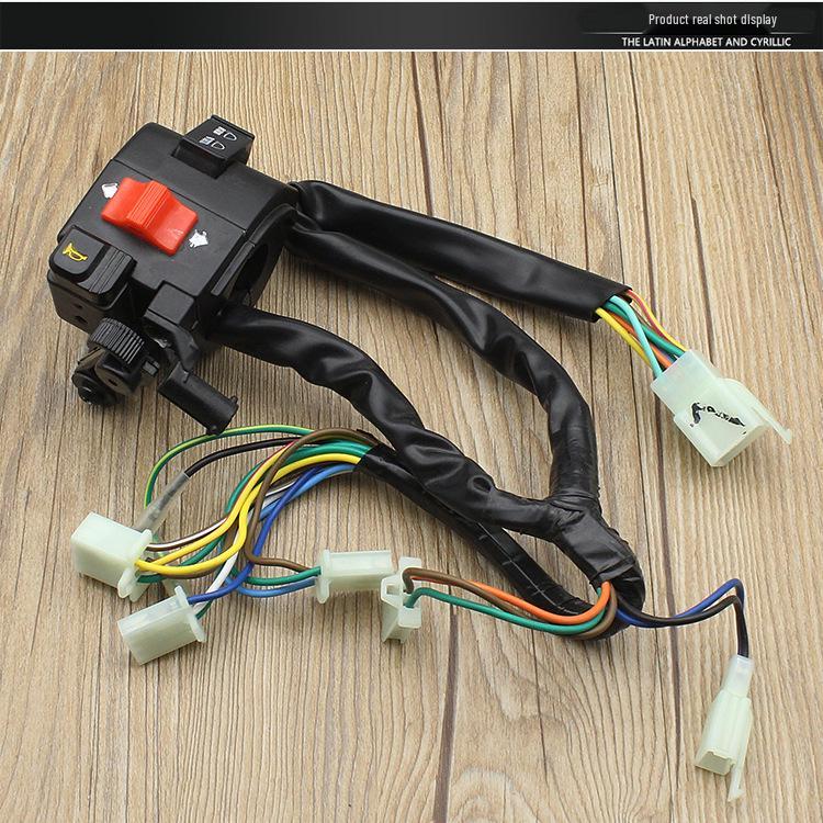 Блок переключателей руля мотоцикла для Dayang DY100: Управление указателями поворота, фарой и клаксоном.