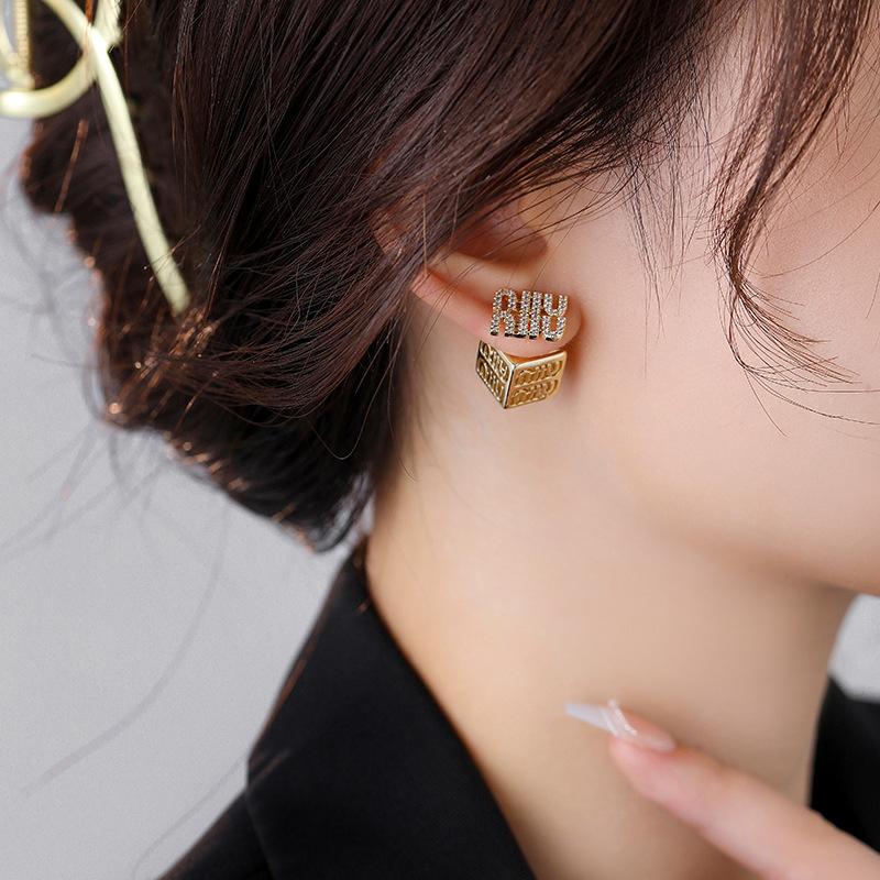 Three-Dimensional Square Full Diamond Stud Earrings Women'S Light Luxury High-End Sense Unique Design Big-Name Earrings Personalized Versatile Earring