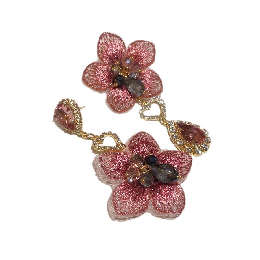 Серьги-гвоздики из ткани в виде цветка «Серебряная игла» со стеклянной бахромой, средние, с антикварным темпераментом, дизайнерские, нишевые