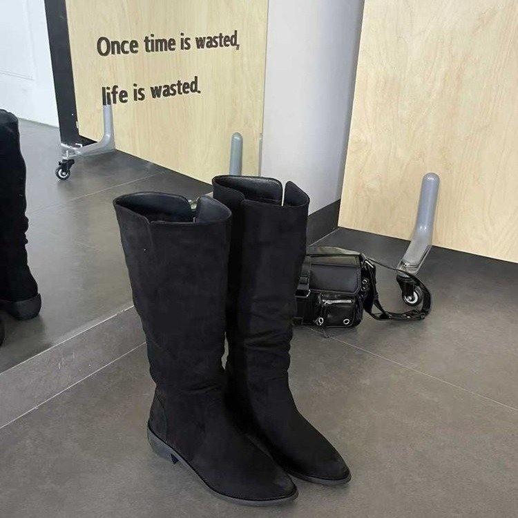 Модные ретро плиссированные замшевые длинные сапоги для женщин. Мода зимы 2025 года, массивные ботильоны на шпильке, сексуальные ботинки. Универсальные женские ботинки большого размера.