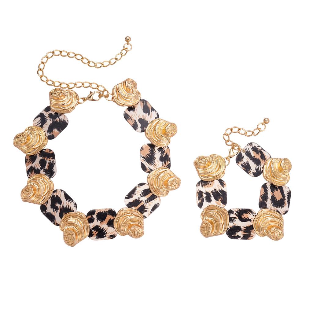 Модные украшения для женщин