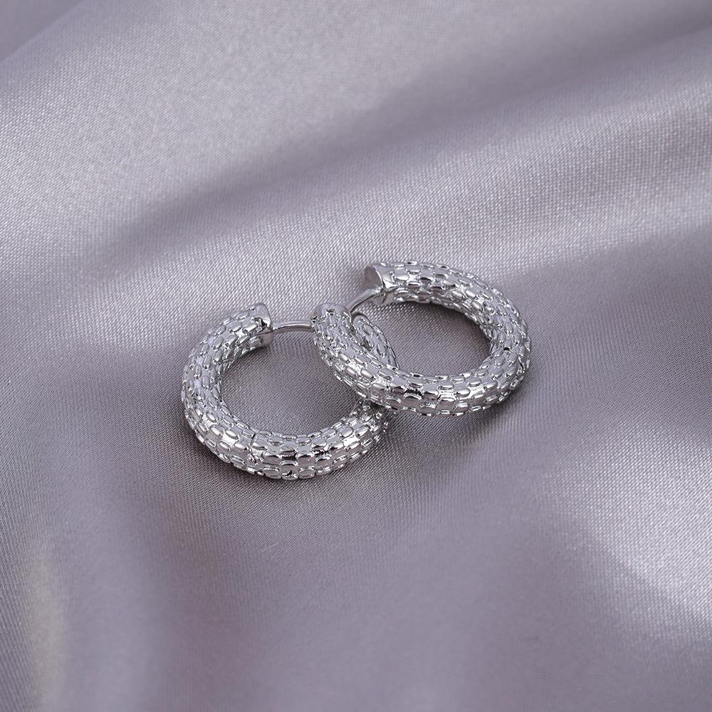 Серьги-иглы из серебра 925 пробы: Легкая роскошь, высококлассные пусеты и универсальный нишевый дизайн в виде колец для работы и стиля