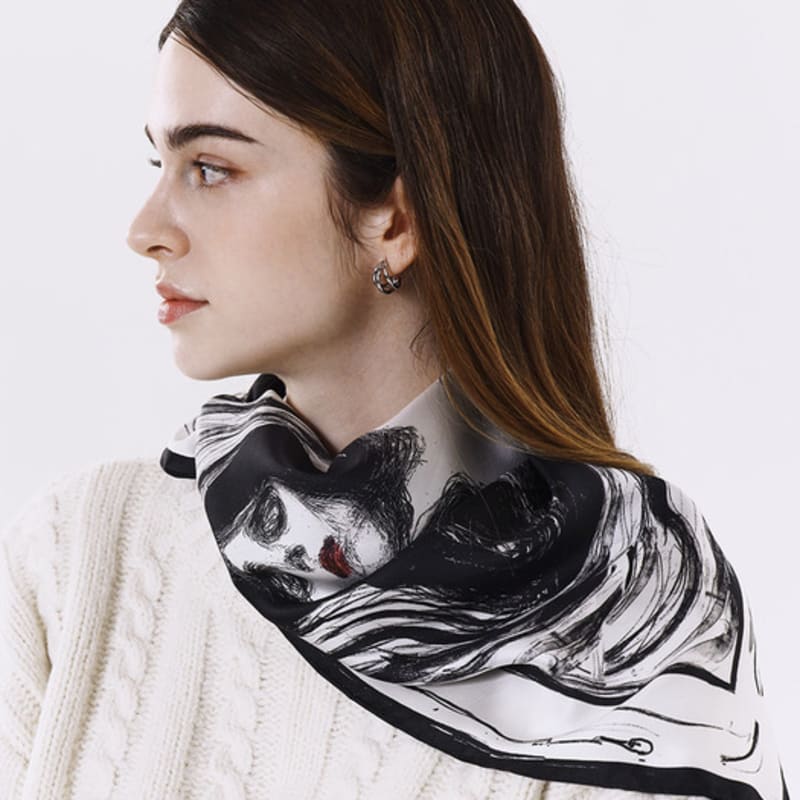 Шелковый шарф ONSZ Мадонна