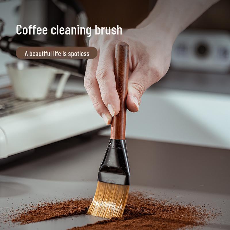Набор щеток для чистки кофемолки: Удаление пыли и грязи из щелей щеточной насадкой