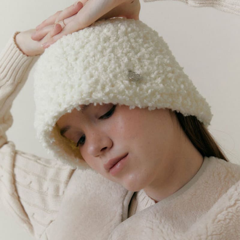 DANCING GRANDMA GRANNY HAT : WOOL IVORY