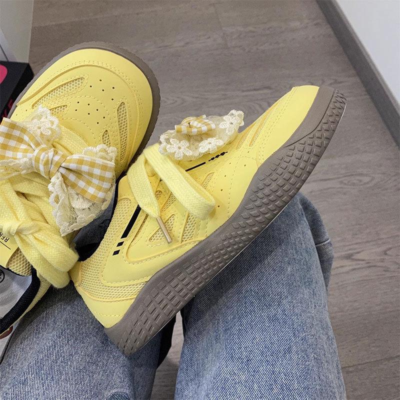 Повседневные дышащие спортивные туфли на толстой подошве женские новые весенние нишевые оригинальные с клубничным бантом немецкие тренировочные туфли