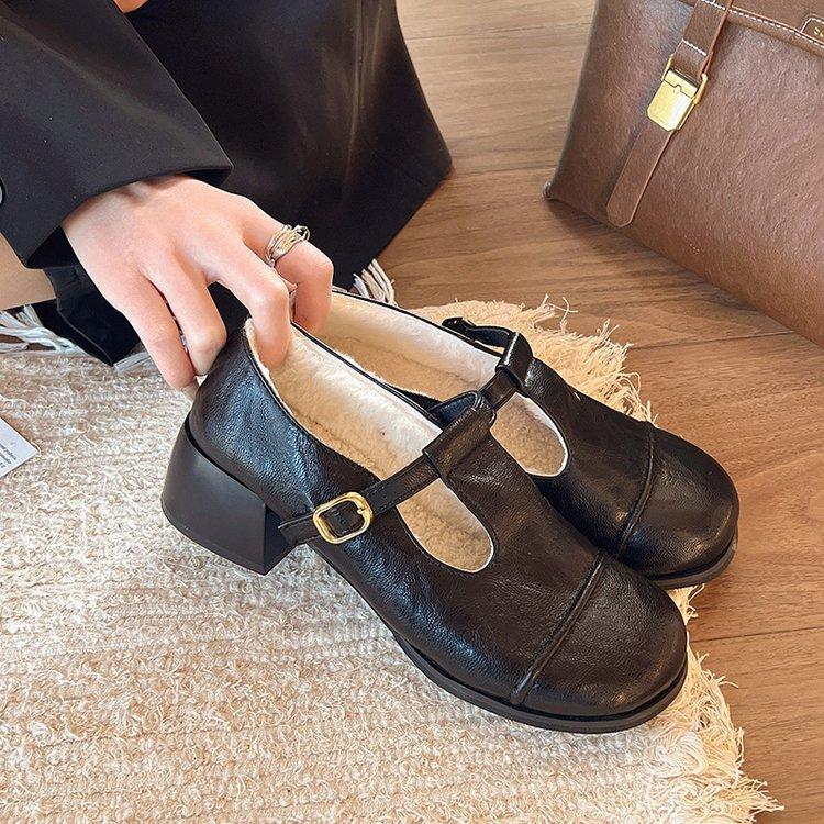 Ретро французские туфли Мэри Джейн на плоской подошве женские 2025 зима новые плюшевые теплые пушистые хлопковые туфли модные маленькие кожаные туфли