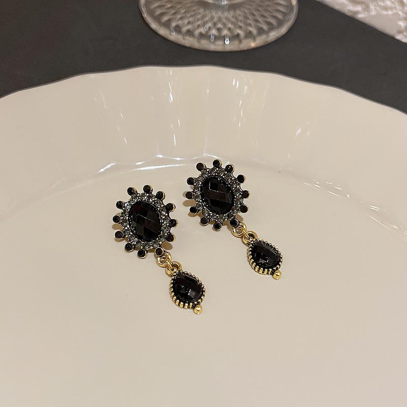 Vintage Black Crystal Drop Earrings for Women Design Elegant Rhinestone Dangle Earring Goth Jewelry Gifts