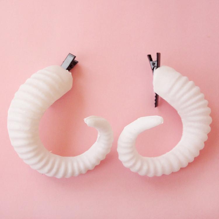 Chic Sheep Horn Hair Clips With Gorgeous White And Black Rose Accents For Fashion Lovers