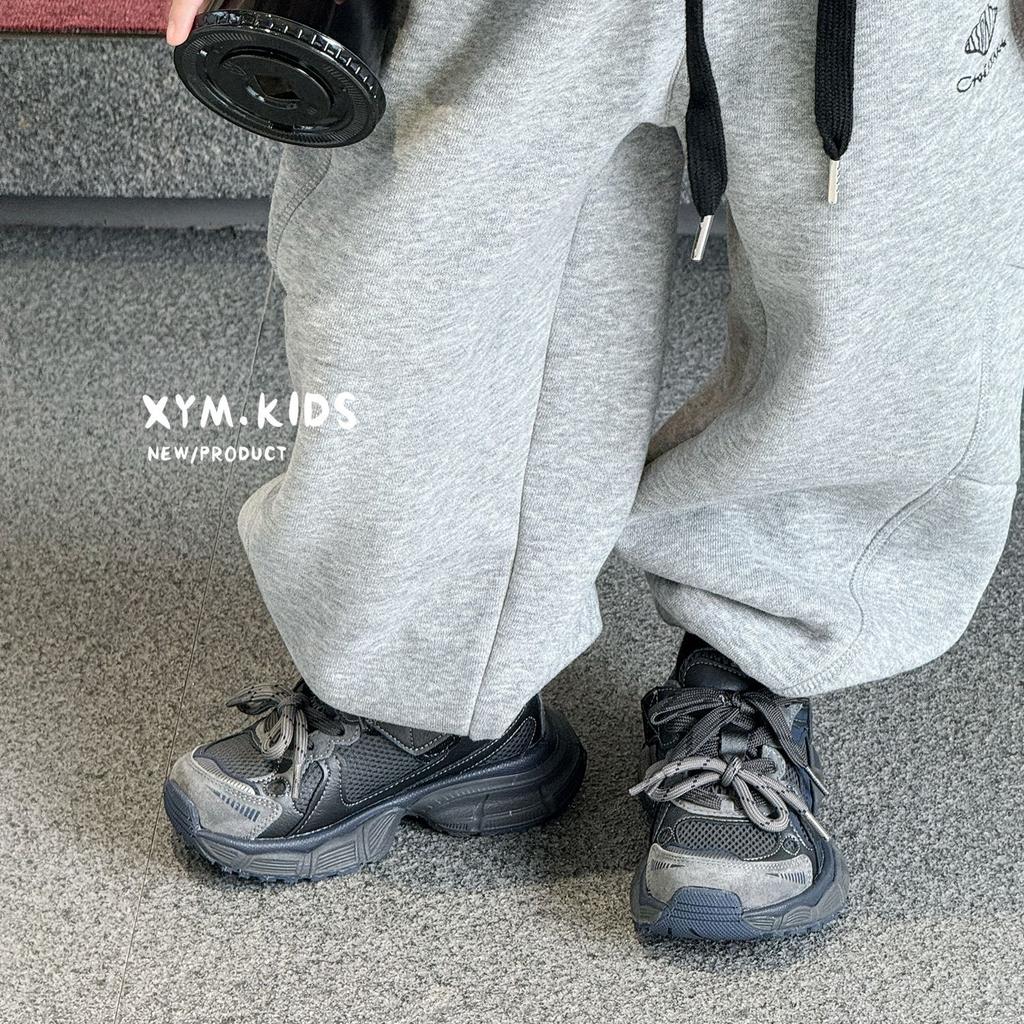 Зима 2025 новые детские спортивные туфли две хлопковые туфли модные ретро двойная шнуровка бархатные мальчики и девочки папины кроссовки