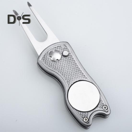 Golf Divot Tool with Pop-up Button Metal Foldable Golf Divot Repair Fork Green Tool with Magnetic Putt Alignment Ball Marker for Golfers Accessory