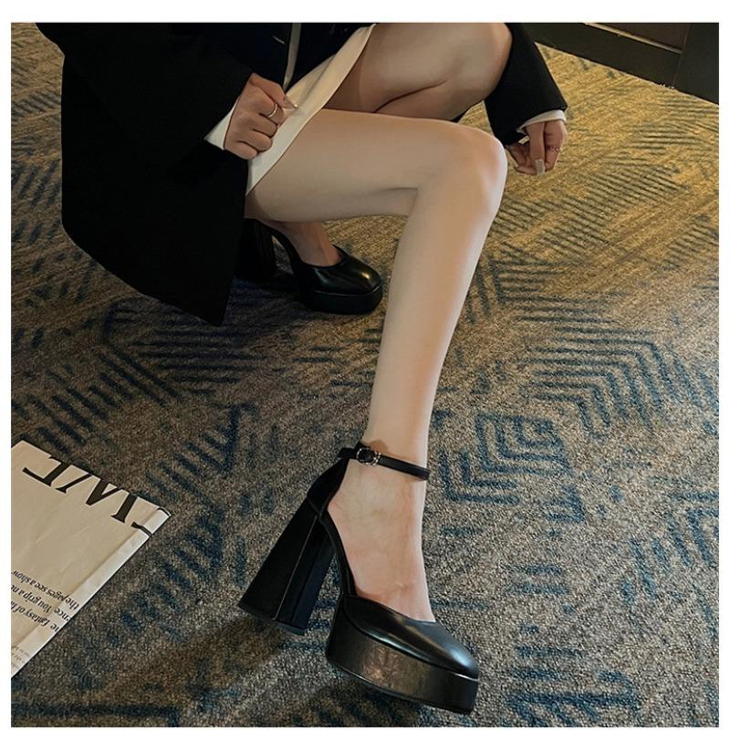 Туфли на очень высоком каблуке, детские бежевые носки, босоножки на толстом каблуке от Мэри Джейн, свадебные туфли