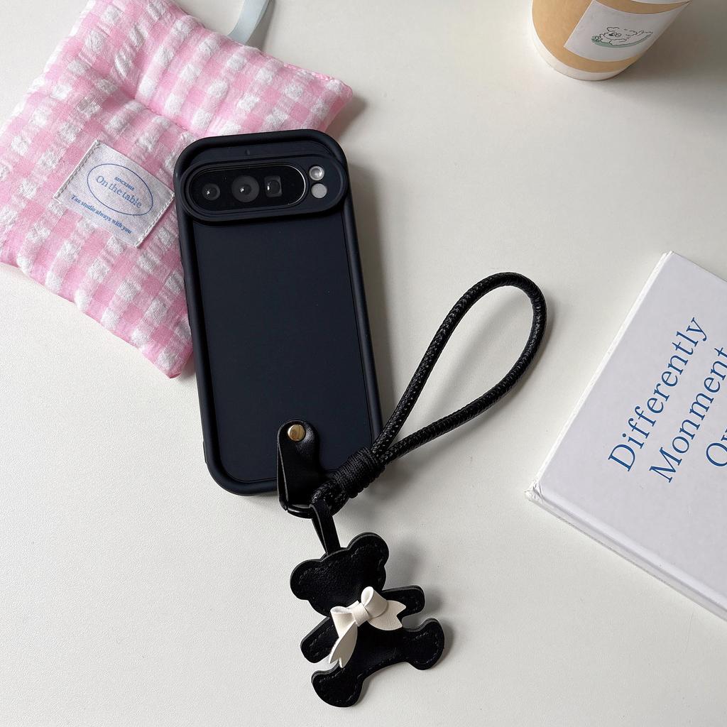 Pixel 9pro TPU Bear Hand Strap Set Phone Case Oil Painting Design Ins Style Shockproof Lens Protection Google Motorola Mobile