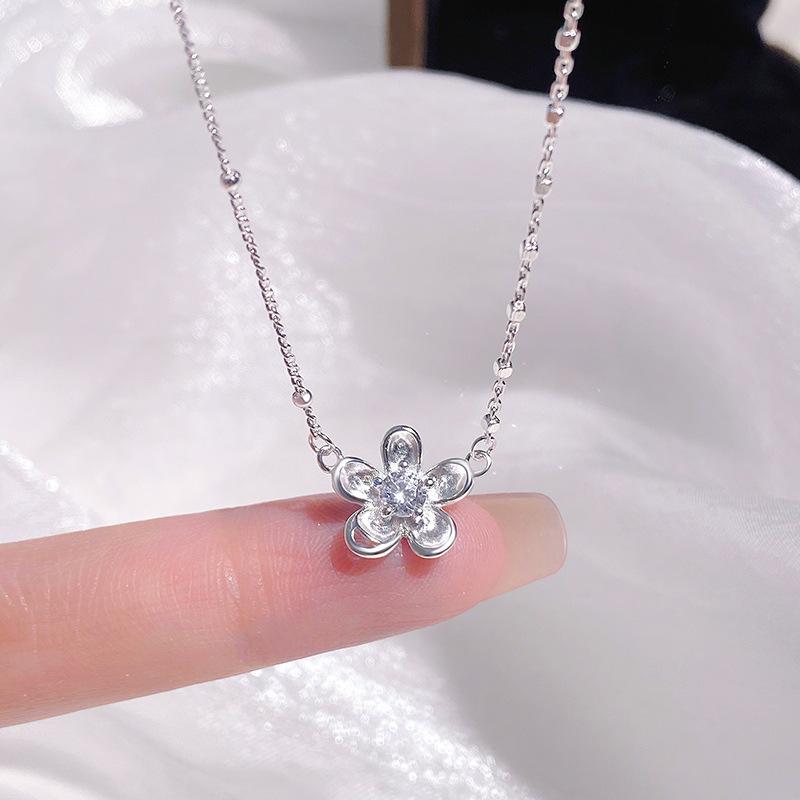 Милое цветочное ожерелье для женщин в новом стиле: Простой, модный, изысканный, маленький и свежий темперамент