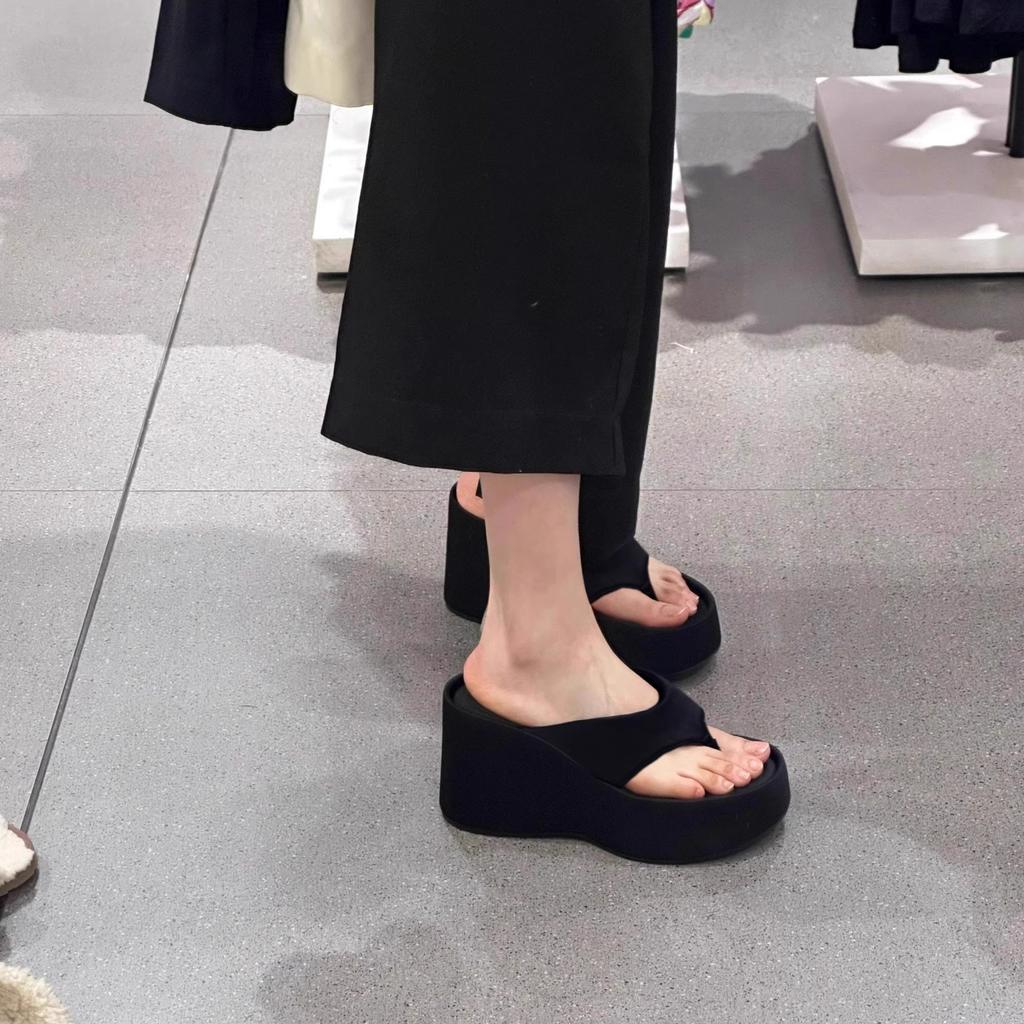 Fashion Summer Thick Heel Sandals Women's Fashionable Slip-On Shoes Retro Style PU Leather Inner Rubber Outer Beach Sandals