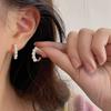 Серебряные серьги-кольца с жемчугом: Летний универсальный нишевый дизайн для женщин