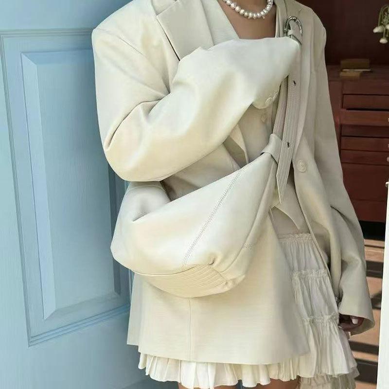 Женская сумка из натуральной кожи, сумка-кроссбоди из овчины, новая сумка-пельмень в западном стиле, вместительная текстурная сумка подмышку, простая наплечная сумка