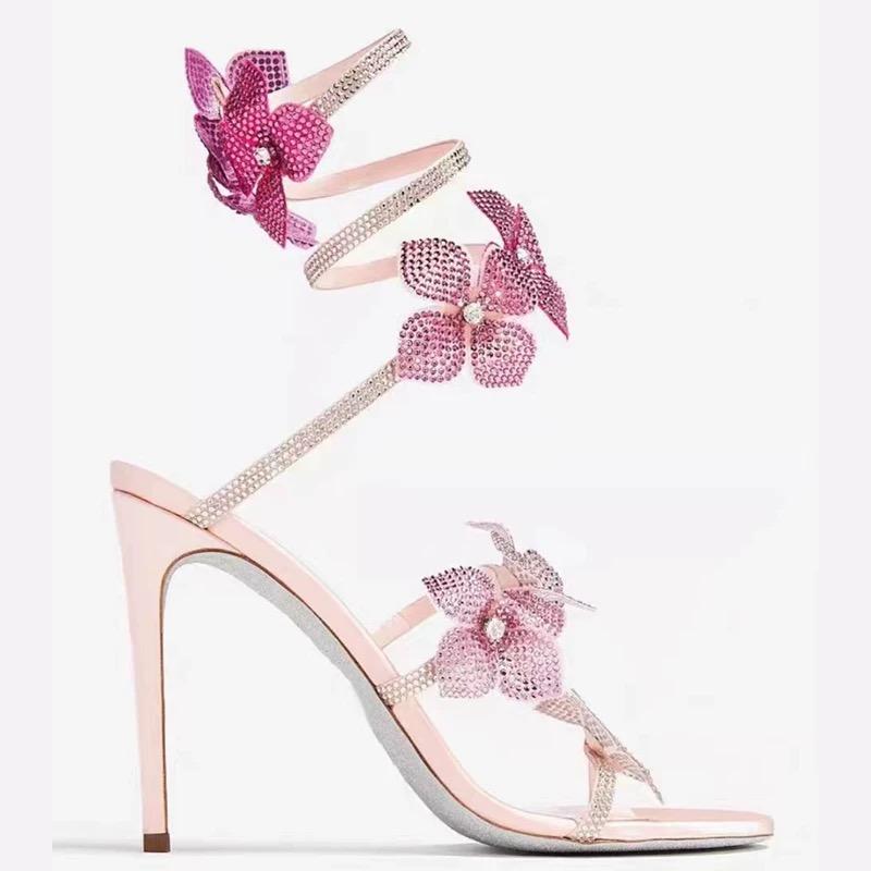 Модные туфли на высоком каблуке с кружевными цветами, обернутые змеевидным узором из водных бриллиантов, женские, лето 2025, новый стиль, сексуальные сандалии на тонком каблуке со знаменитым ремешком