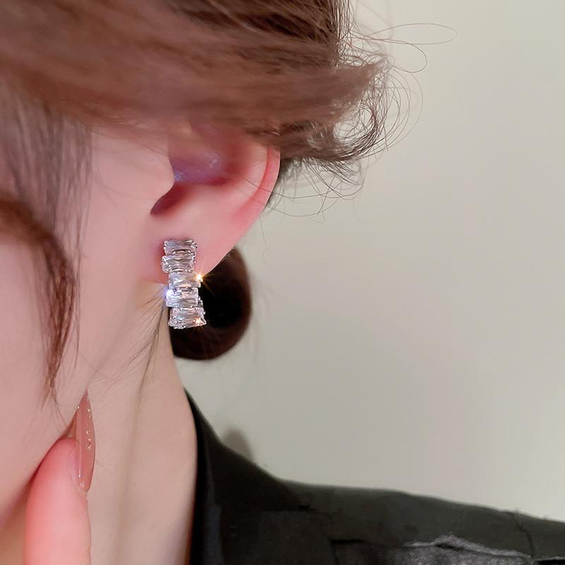 Серьги-кольца Huitan Oval с кубическим цирконием для женщин, новые модные женские серьги современного дизайна, яркие цветные украшения