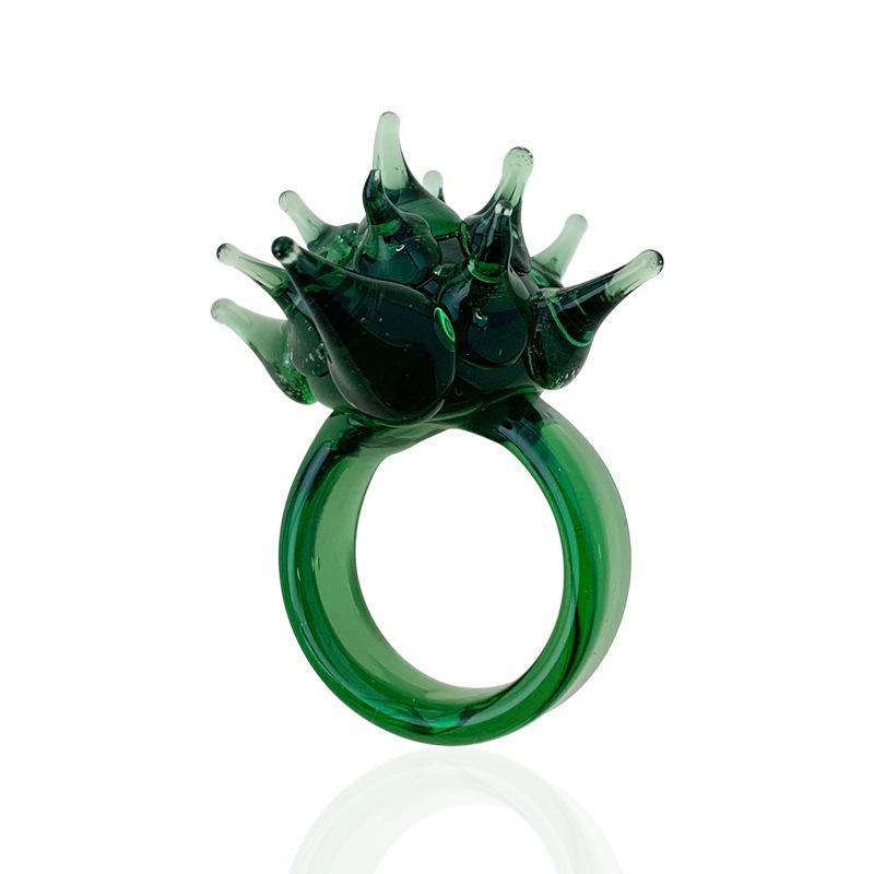 Изысканное многоцветное кольцо из муранского стекла в виде морского ежа