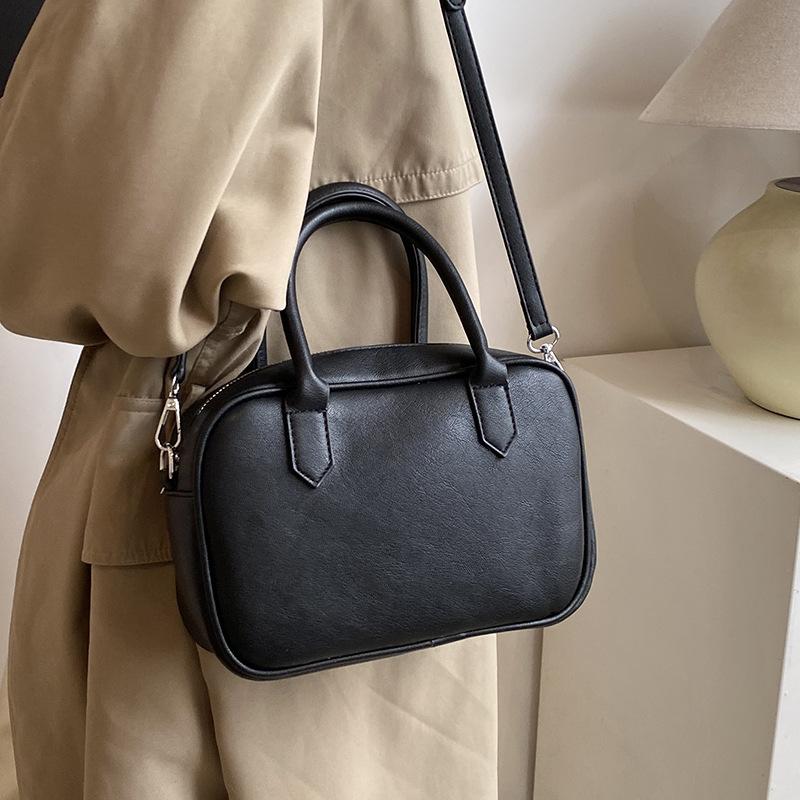 Popular fashion simple texture solid color portable Boston bag women's retro niche casual shoulder messenger bag