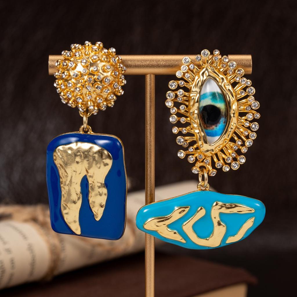 Schiaparelli schiaparelli золотой глаз дьявола средневековый набор украшений винтажные эмалированные серьги-гвоздики Европа и Америка