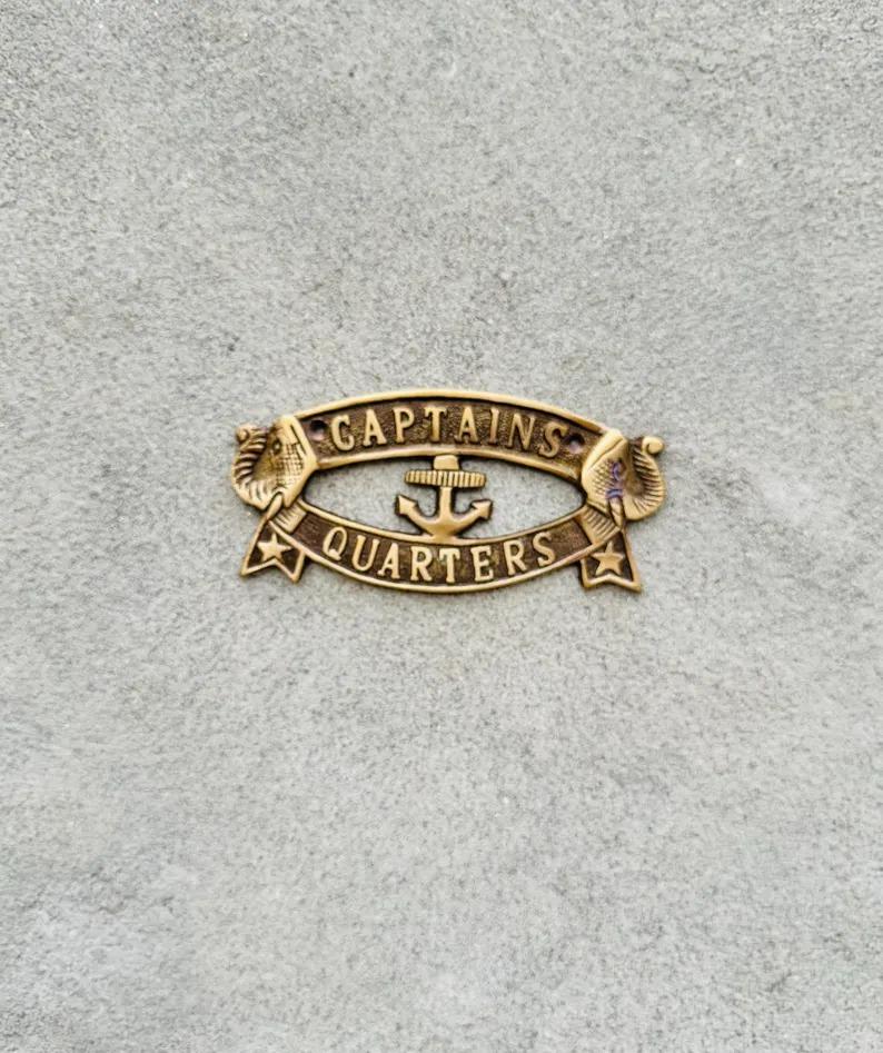 Латунная табличка «Каюта капитана» | Морской декор | Подарок для мужской пещеры | Табличка для женской берлоги | Энби-анклав | Морская настенная табличка