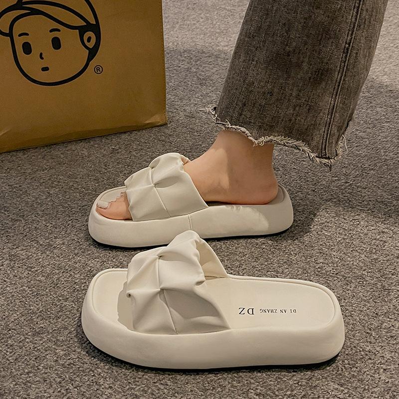 Flip-flops Summer Thick-soled Shoes Casual Beach Sandals and Fashionable Women's Flip-flops