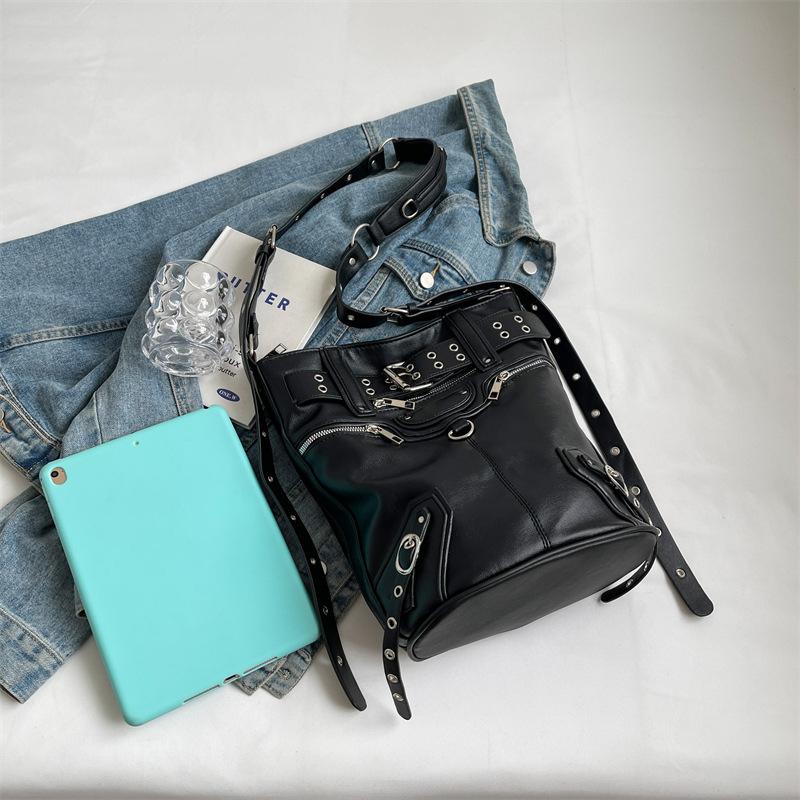Горячие Девушки Винтажная Сумка-Ведро Большой Вместимости Черная Панк Готика Заклепки Мотоциклетная Сумка Через Плечо Сумка-Тоут из Искусственной Кожи Сумка Кроссбоди CLE