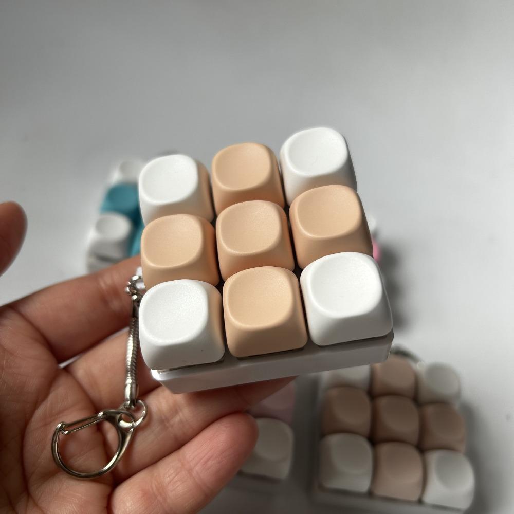 New DIY Keyboard Fidget Keychain Keycap Keys Button Finger Keyboard Cap 4/9Keys Relief Stress Clicker Toy Adult