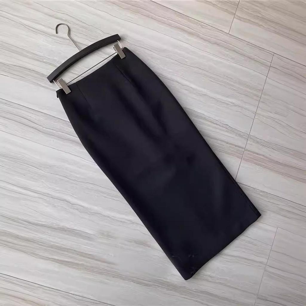 Experience the Unforgettable Beauty of Autumn and Winter with Our Luxurious Wool High-waist Pencil Skirt.