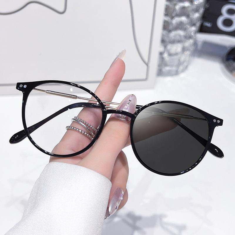 Сверхлегкие фотохромные очки для близорукости для женщин, круглая оправа, мужские очки с изменяющимся цветом, модные очки для близи, защита от УФ-излучения