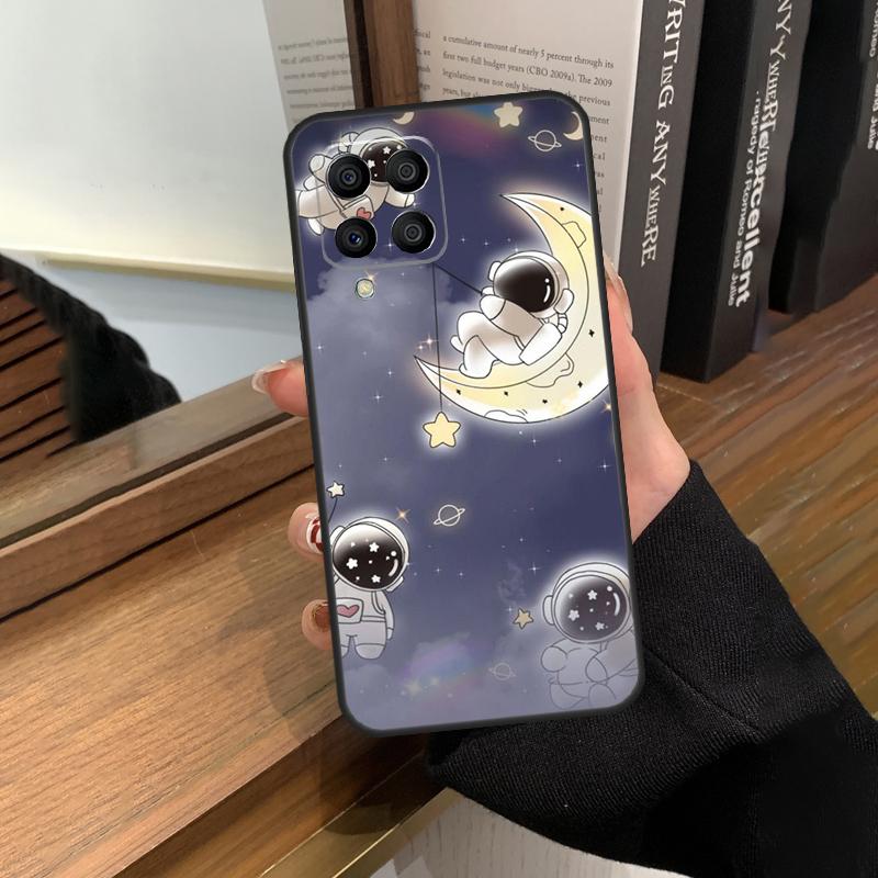 Милый чехол-астронавт с галактикой для Samsung Galaxy M56 M16 M36 M33 M53 M13 M12 M32 M52 M20 M15 M55 M31 M14 M35 M34 M54