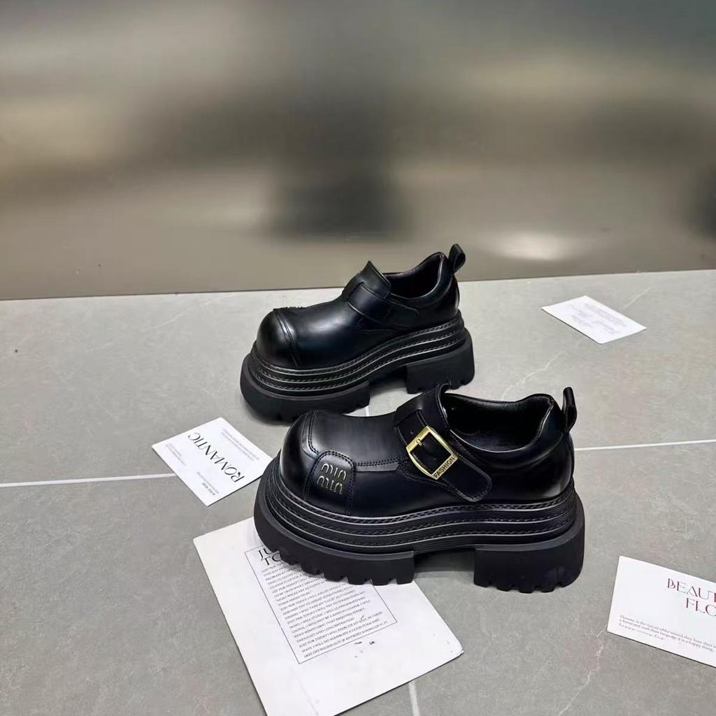 Туфли-муффины на платформе в ретро-британском стиле с большой головкой, кожаные туфли для работы на работе, простые и универсальные женские мокасины, весна 2024, новые модели