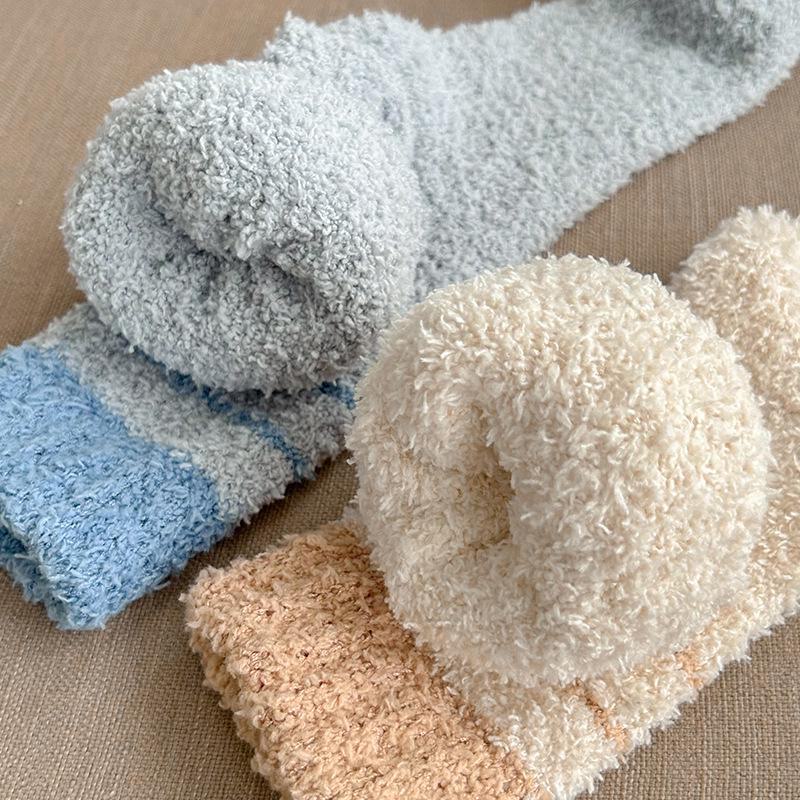 Мужские носки средней длины из кораллового флиса — теплые, толстые, с бархатом для домашней одежды на осень/зиму