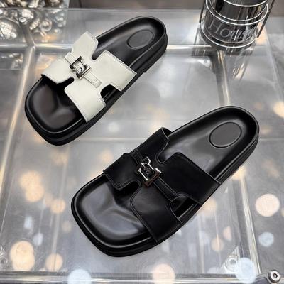 Мягкие прохладные тапочки женские лето 2025 новые для улицы на плоской подошве модные, легкие и повседневные летние тапочки для выхода, пляжные