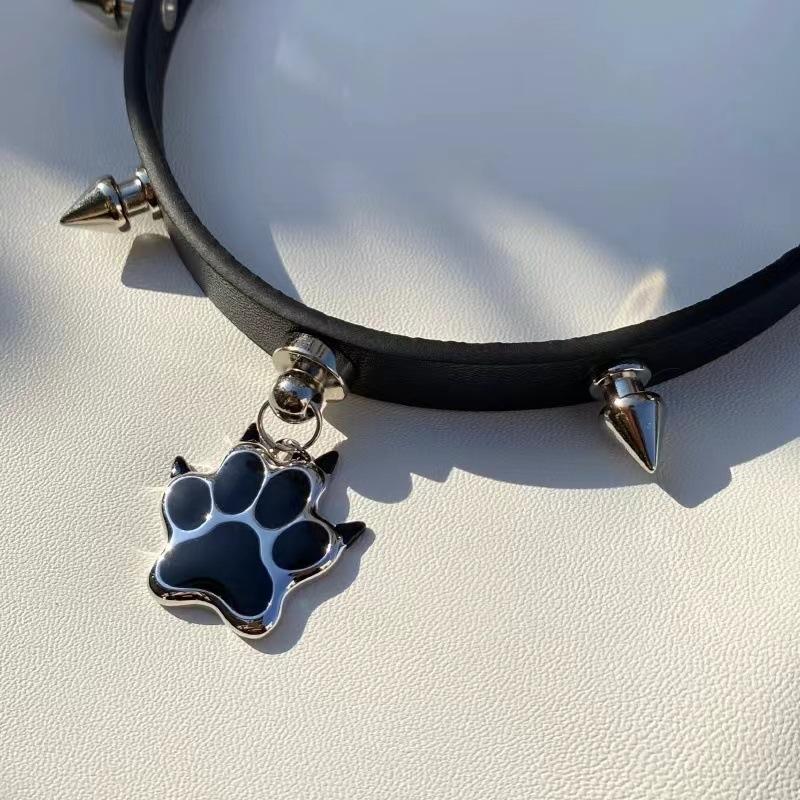 Hip Hop Black Leather Rivets Cat Claw Necklace for Women Dark Spicy Girls Chokers Trend Cool Gothic Fashion Jewelry Accessories