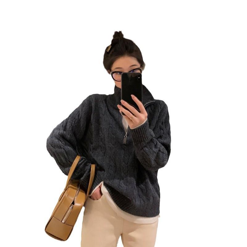 Свитер в корейском стиле с вышивкой пони и полувысоким воротником - Коллекция Осень/Зима 2025