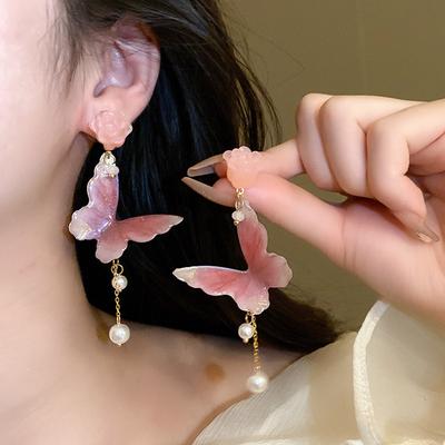 Розовые серьги-гвоздики с цветком из смолы, бабочкой, жемчужной бахромой, модные серьги-гвоздики, серьги в стиле легкой роскоши с высоким темпераментом, женские