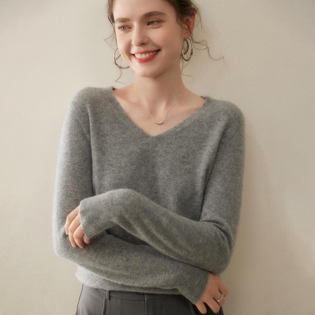 2025 Autumn/Winter Women's V-Neck Seamless Cashmere Sweater: Versatile Knitted One-Piece Pullover Base Layer
